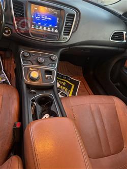 کرایسلەر 200